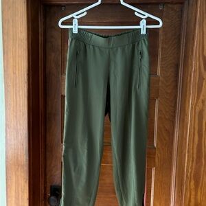 Old Navy Green Cropped Ankle Pants Relaxed Fit